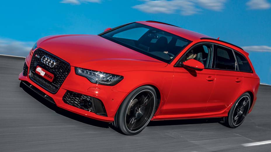 Kit aerodin&acirc;mico e rodas gigantes identificam a vers&atilde;o nervosa | <a href="https://beta-develop.quatrorodas.abril.com.br/carros/testes/audi-rs-6-avant-759563.shtml" rel="migration">Leia mais</a>
