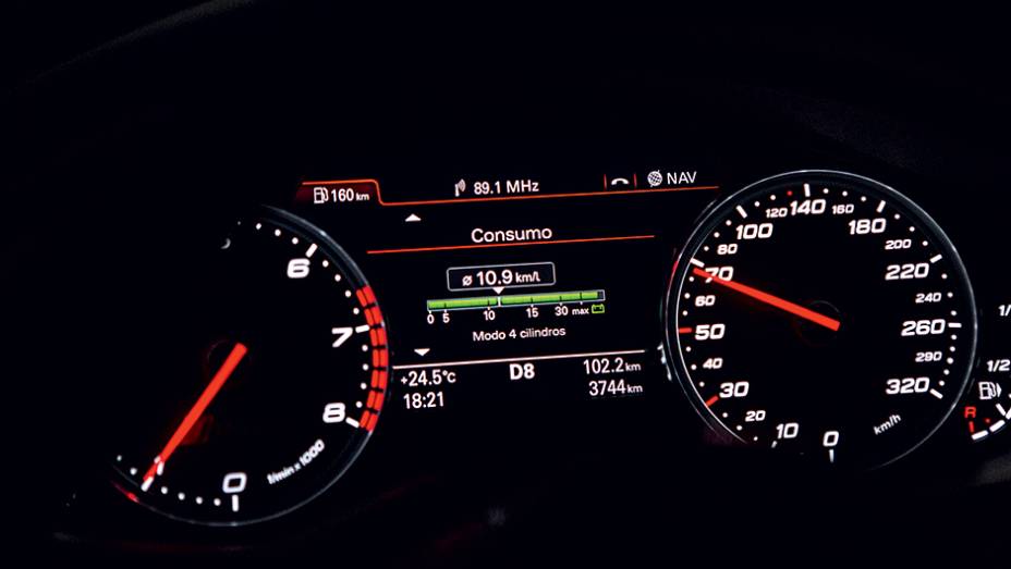 ... para economizar, ele vira um V4 | <a href="https://beta-develop.quatrorodas.abril.com.br/carros/testes/audi-rs-6-avant-759563.shtml" rel="migration">Leia mais</a> ... para economizar, ele vira um V4 | <a href="https://beta-develop.quatrorodas.abril.com.br/carros/testes/audi-rs-6-avant-759563.shtml" rel="migration">Leia mais</a>