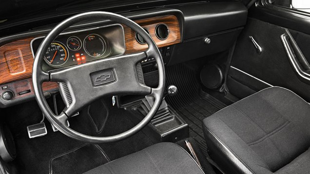 A direção rápida ajudava nas discretas saídas de traseira | <a href="https://beta-develop.quatrorodas.abril.com.br/carros/classicos-brasileiros/chevrolet-chevette-hatch-760503.shtml" rel="migration">Leia mais</a> A direção rápida ajudava nas discretas saídas de traseira | <a href="https://beta-develop.quatrorodas.abril.com.br/carros/classicos-brasileiros/chevrolet-chevette-hatch-760503.shtml" rel="migration">Leia mais</a>
