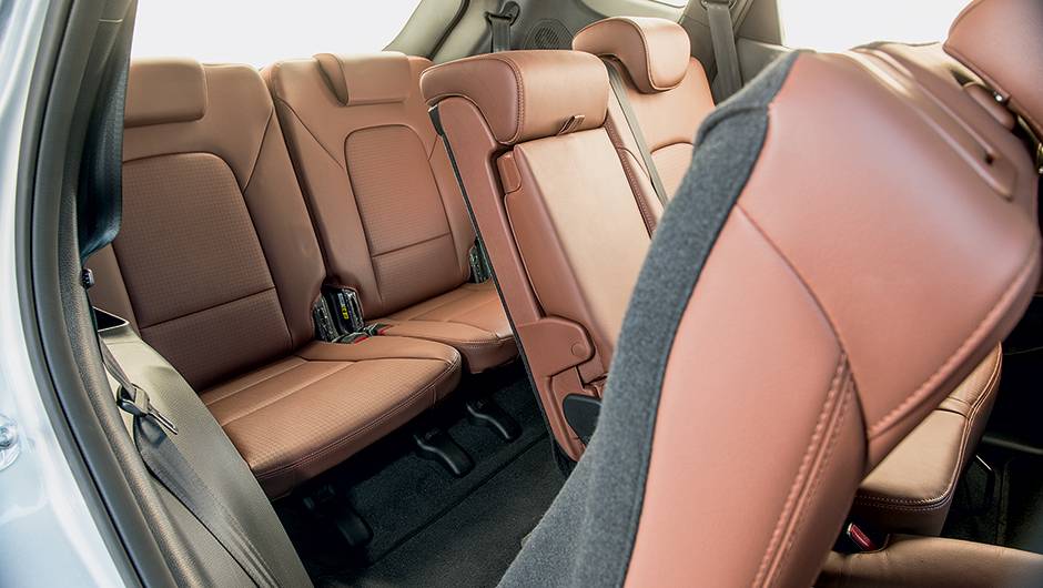 Mesmo os últimos assentos contam com conforto | <a href="https://beta-develop.quatrorodas.abril.com.br/carros/impressoes/hyundai-santa-fe-7-lugares-759289.shtml" rel="migration">Leia mais</a> Mesmo os últimos assentos contam com conforto | <a href="https://beta-develop.quatrorodas.abril.com.br/carros/impressoes/hyundai-santa-fe-7-lugares-759289.shtml" rel="migration">Leia mais</a>