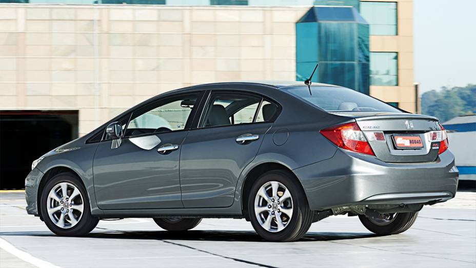 Coluna dianteira estreita melhora a visibilidade Coluna dianteira estreita melhora a visibilidade