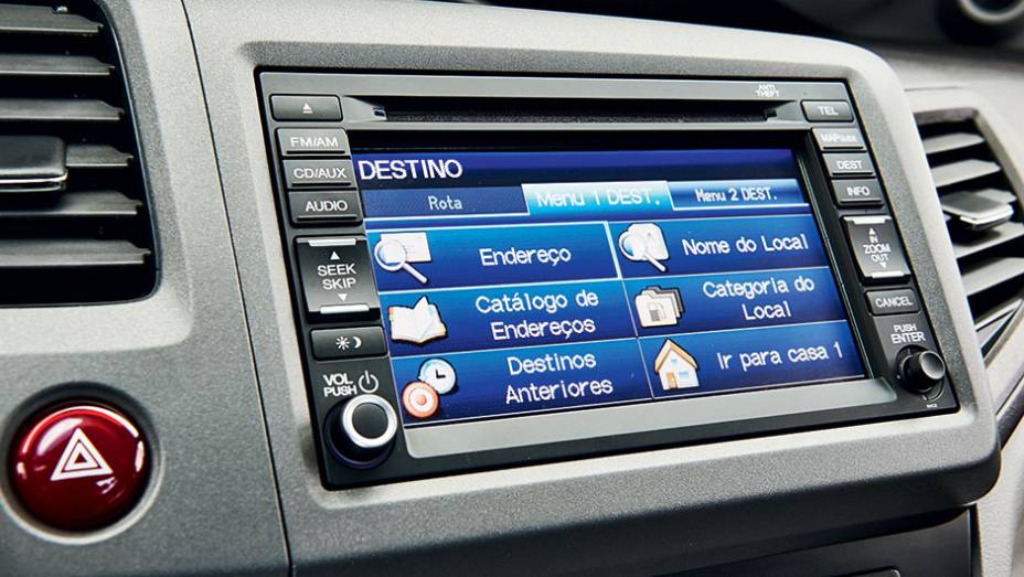 Central multim&iacute;dia tem tela touch