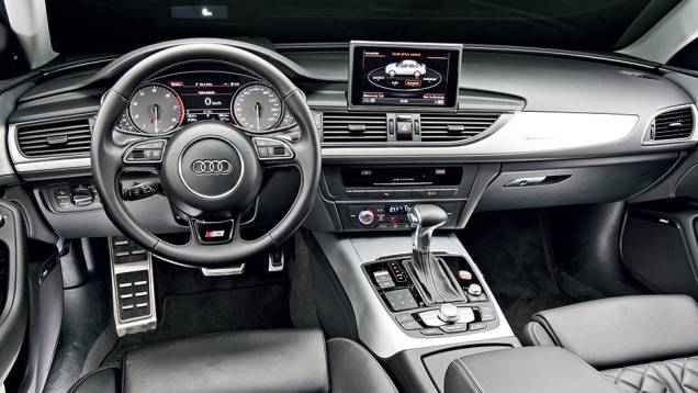 Comandos à mão, central multimídia intuitiva e acabamento agradável ao toque | <a href="https://beta-develop.quatrorodas.abril.com.br/carros/impressoes/audi-s6-762842.shtml" rel="migration">Leia mais</a> Comandos à mão, central multimídia intuitiva e acabamento agradável ao toque | <a href="https://beta-develop.quatrorodas.abril.com.br/carros/impressoes/audi-s6-762842.shtml" rel="migration">Leia mais</a>
