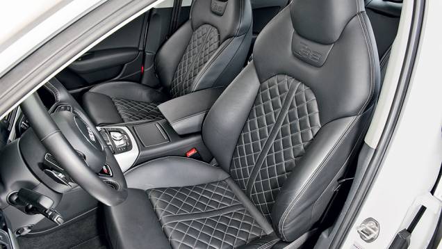 Bancos confortáveis com apoio lateral | <a href="https://beta-develop.quatrorodas.abril.com.br/carros/impressoes/audi-s6-762842.shtml" rel="migration">Leia mais</a> Bancos confortáveis com apoio lateral | <a href="https://beta-develop.quatrorodas.abril.com.br/carros/impressoes/audi-s6-762842.shtml" rel="migration">Leia mais</a>
