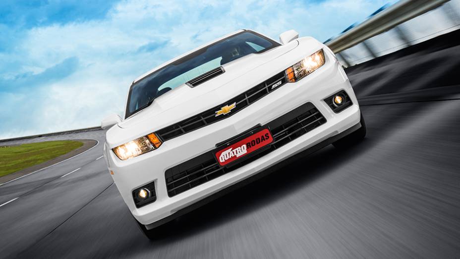 Mudanças visuais deixaram o novo Camaro com cara de poucos amigos | <a href="https://beta-develop.quatrorodas.abril.com.br/carros/testes/chevrolet-camaro-ss-763989.shtml" rel="migration">Leia mais</a>