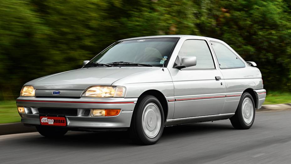 Os c&eacute;lebres far&oacute;is auxiliares redondos sumiram na mudan&ccedil;a de 1992 | <a href="https://beta-develop.quatrorodas.abril.com.br/carros/classicos-brasileiros/ford-escort-xr3-763284.shtml" rel="migration">Leia mais</a>