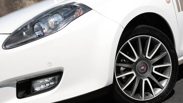 | <a href="https://beta-develop.quatrorodas.abril.com.br/carros/comparativos/hatches-medios-762947.shtml" rel="migration">Leia mais</a> | <a href="https://beta-develop.quatrorodas.abril.com.br/carros/comparativos/hatches-medios-762947.shtml" rel="migration">Leia mais</a>