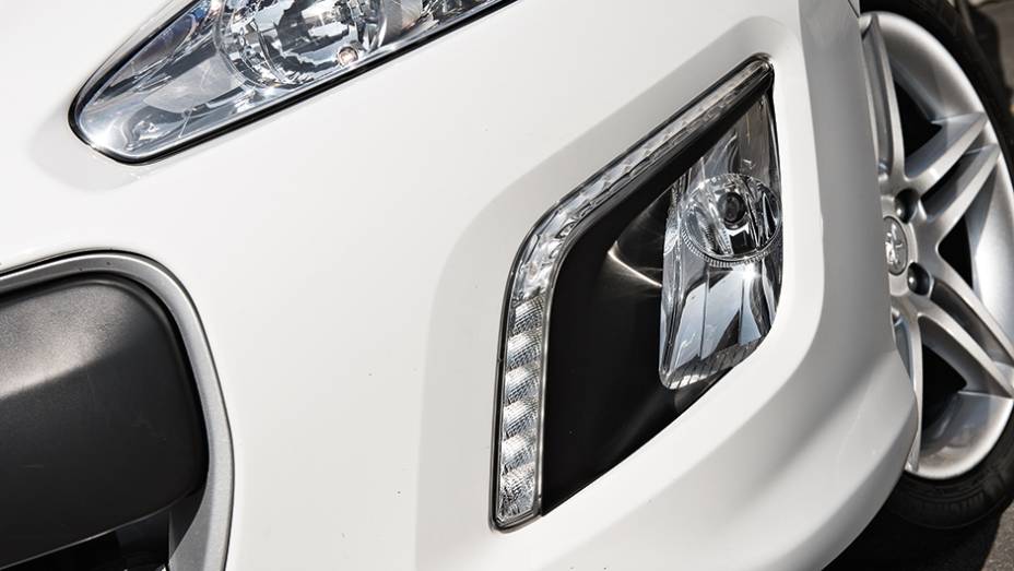 Luz diurna de led | <a href="https://beta-develop.quatrorodas.abril.com.br/carros/comparativos/hatches-medios-762947.shtml" rel="migration">Leia mais</a>