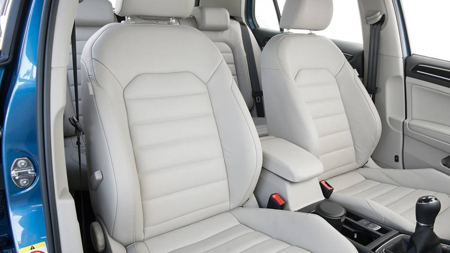 ... e bancos de couro são pagos à parte no Golf | <a href="https://beta-develop.quatrorodas.abril.com.br/carros/comparativos/hatches-medios-762947.shtml" rel="migration">Leia mais</a> ... e bancos de couro são pagos à parte no Golf | <a href="https://beta-develop.quatrorodas.abril.com.br/carros/comparativos/hatches-medios-762947.shtml" rel="migration">Leia mais</a>