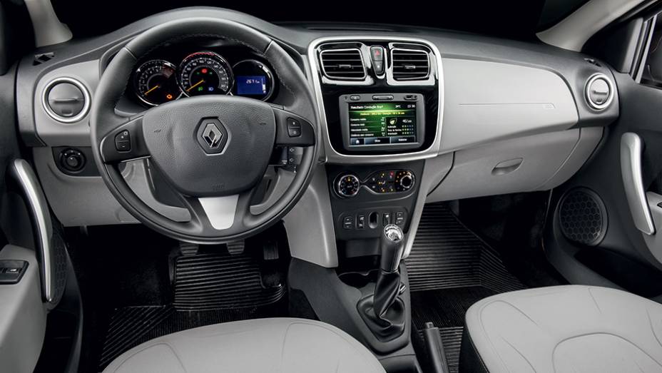 Central multimída com GPS e ar-condicionado automático são opcionais da versão Dynamique, mais luxuosa | <a href="https://beta-develop.quatrorodas.abril.com.br/carros/testes/renault-logan-dynamique-1-6-8v-761965.shtml" rel="migration">Leia mais</a> Central multimída com GPS e ar-condicionado automático são opcionais da versão Dynamique, mais luxuosa | <a href="https://beta-develop.quatrorodas.abril.com.br/carros/testes/renault-logan-dynamique-1-6-8v-761965.shtml" rel="migration">Leia mais</a>