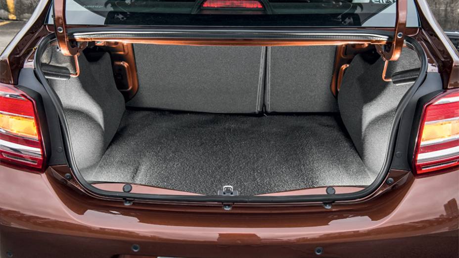 Porta-malas leva 510 litros de bagagem | <a href="https://beta-develop.quatrorodas.abril.com.br/carros/testes/renault-logan-dynamique-1-6-8v-761965.shtml" rel="migration">Leia mais</a> Porta-malas leva 510 litros de bagagem | <a href="https://beta-develop.quatrorodas.abril.com.br/carros/testes/renault-logan-dynamique-1-6-8v-761965.shtml" rel="migration">Leia mais</a>