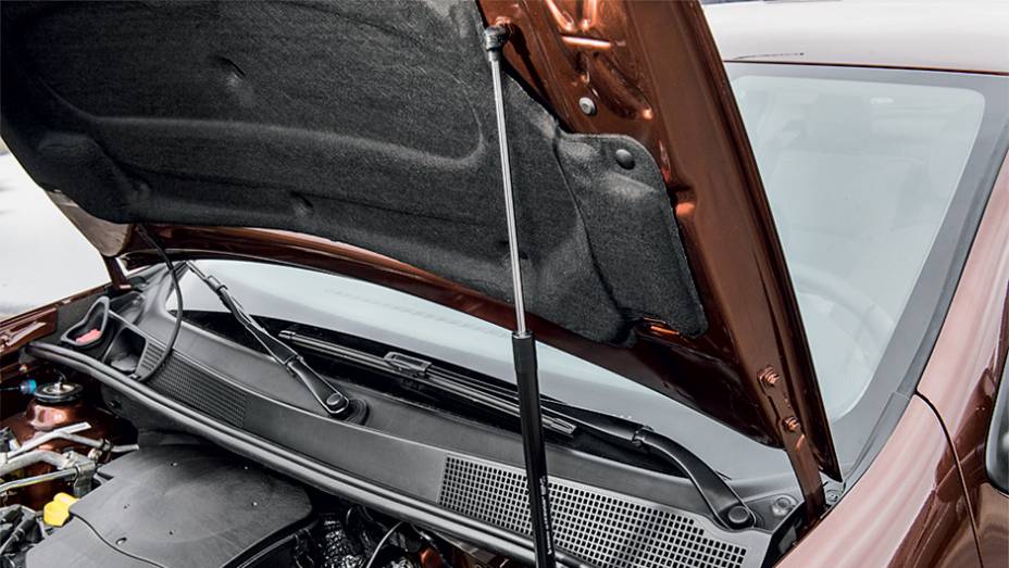 Capô tem suporte com amortecedor | <a href="https://beta-develop.quatrorodas.abril.com.br/carros/testes/renault-logan-dynamique-1-6-8v-761965.shtml" rel="migration">Leia mais</a> Capô tem suporte com amortecedor | <a href="https://beta-develop.quatrorodas.abril.com.br/carros/testes/renault-logan-dynamique-1-6-8v-761965.shtml" rel="migration">Leia mais</a>