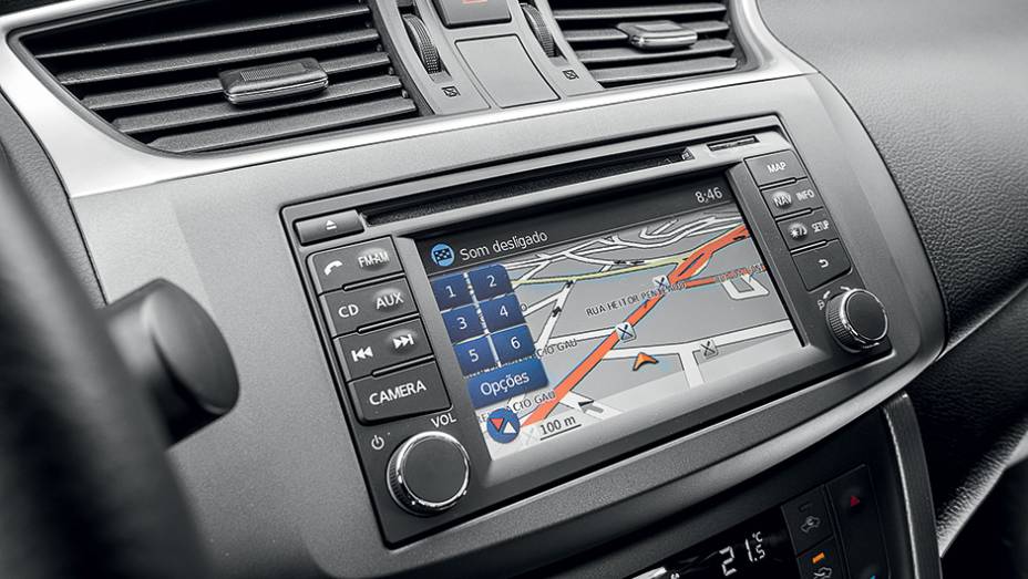 Tela central é sensível ao toque | <a href="https://beta-develop.quatrorodas.abril.com.br/carros/testes/nissan-sentra-762995.shtml" rel="migration">Leia mais</a> Tela central é sensível ao toque | <a href="https://beta-develop.quatrorodas.abril.com.br/carros/testes/nissan-sentra-762995.shtml" rel="migration">Leia mais</a>