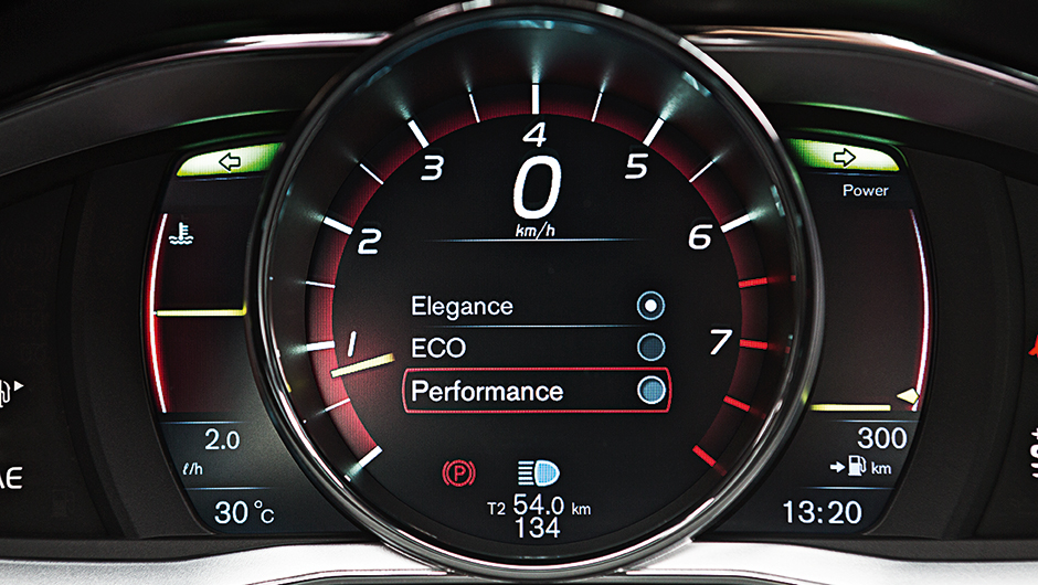 Painel digital &eacute; configur&aacute;vel | <a href="https://beta-develop.quatrorodas.abril.com.br/carros/impressoes/volvo-s60-t6-r-design-763072.shtml" rel="migration">Leia mais</a>