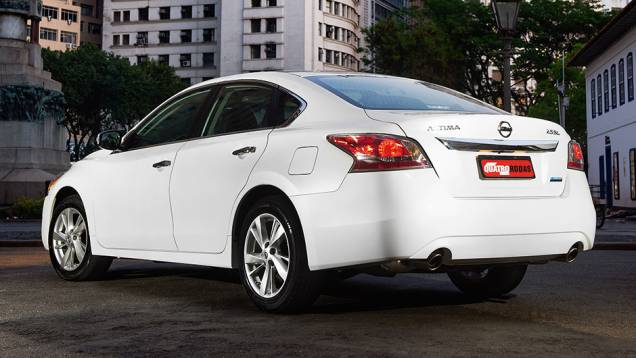 Coluna alongada e porta-malas curto: um discreto ar de cupê | <a href="https://beta-develop.quatrorodas.abril.com.br/carros/testes/nissan-altima-sl-2-5-16v-764173.shtml" rel="migration">Leia mais</a> Coluna alongada e porta-malas curto: um discreto ar de cupê | <a href="https://beta-develop.quatrorodas.abril.com.br/carros/testes/nissan-altima-sl-2-5-16v-764173.shtml" rel="migration">Leia mais</a>