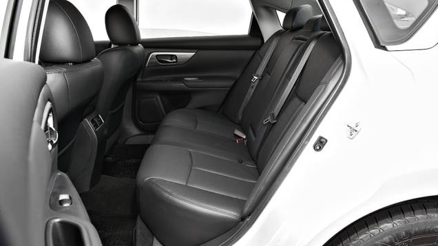 Muito espaço atrás | <a href="https://beta-develop.quatrorodas.abril.com.br/carros/testes/nissan-altima-sl-2-5-16v-764173.shtml" rel="migration">Leia mais</a> Muito espaço atrás | <a href="https://beta-develop.quatrorodas.abril.com.br/carros/testes/nissan-altima-sl-2-5-16v-764173.shtml" rel="migration">Leia mais</a>