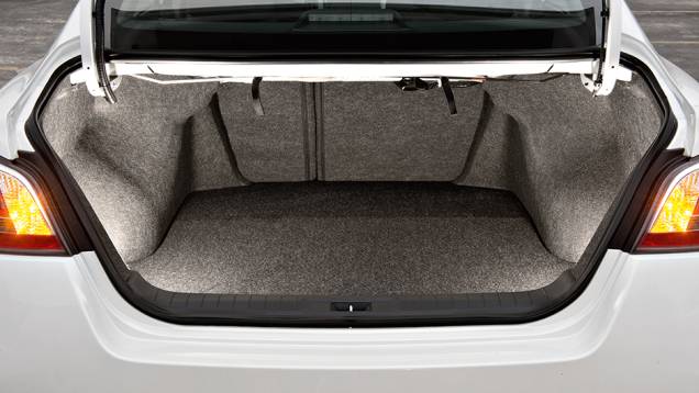 Porta-malas de 436 litros | <a href="https://beta-develop.quatrorodas.abril.com.br/carros/testes/nissan-altima-sl-2-5-16v-764173.shtml" rel="migration">Leia mais</a> Porta-malas de 436 litros | <a href="https://beta-develop.quatrorodas.abril.com.br/carros/testes/nissan-altima-sl-2-5-16v-764173.shtml" rel="migration">Leia mais</a>