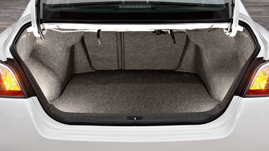 Porta-malas de 436 litros | <a href="https://beta-develop.quatrorodas.abril.com.br/carros/testes/nissan-altima-sl-2-5-16v-764173.shtml" rel="migration">Leia mais</a> Porta-malas de 436 litros | <a href="https://beta-develop.quatrorodas.abril.com.br/carros/testes/nissan-altima-sl-2-5-16v-764173.shtml" rel="migration">Leia mais</a>