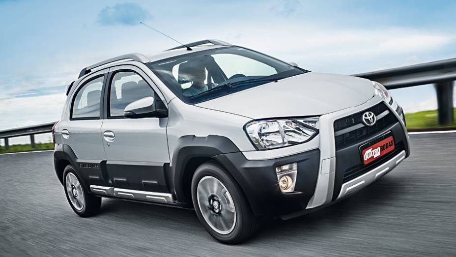 Na prática, visual lameiro custa 3 200 reais a mais | <a href="https://beta-develop.quatrorodas.abril.com.br/carros/testes/toyota-etios-cross-766195.shtml" rel="migration">Leia mais</a>