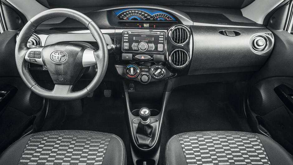 Este mesmo volante equipa Corolla XRS, Etios XLS e Cross | <a href="https://beta-develop.quatrorodas.abril.com.br/carros/testes/toyota-etios-cross-766195.shtml" rel="migration">Leia mais</a> Este mesmo volante equipa Corolla XRS, Etios XLS e Cross | <a href="https://beta-develop.quatrorodas.abril.com.br/carros/testes/toyota-etios-cross-766195.shtml" rel="migration">Leia mais</a>