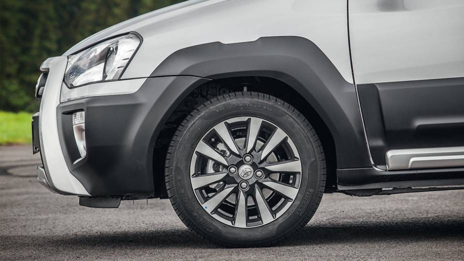 Com o falso quebra-mato, o Cross raspa mais em valetas e lombadas. | <a href="https://beta-develop.quatrorodas.abril.com.br/carros/testes/toyota-etios-cross-766195.shtml" rel="migration">Leia mais</a> Com o falso quebra-mato, o Cross raspa mais em valetas e lombadas. | <a href="https://beta-develop.quatrorodas.abril.com.br/carros/testes/toyota-etios-cross-766195.shtml" rel="migration">Leia mais</a>