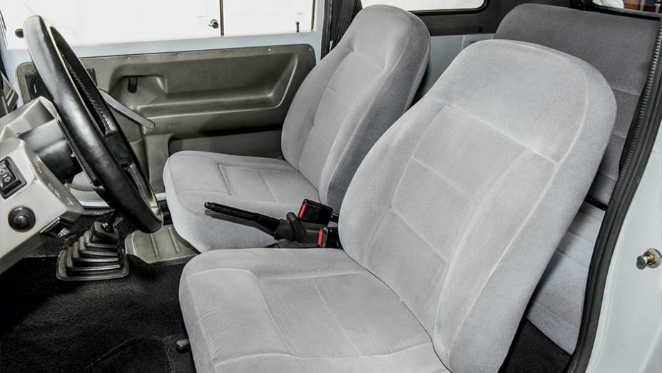 Espaço apertado mesmo para 4 adultos | <a href="https://beta-develop.quatrorodas.abril.com.br/carros/classicos-brasileiros/gurgel-br-800-764160.shtml" rel="migration">Leia mais</a> Espaço apertado mesmo para 4 adultos | <a href="https://beta-develop.quatrorodas.abril.com.br/carros/classicos-brasileiros/gurgel-br-800-764160.shtml" rel="migration">Leia mais</a>