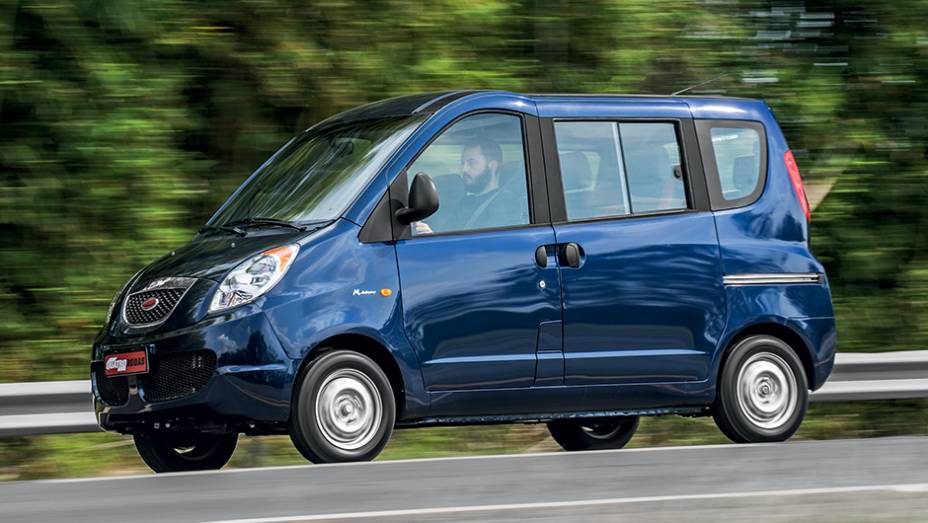 Estreita e alta, minivan tem o comprimento do Chevrolet Agile | <a href="https://beta-develop.quatrorodas.abril.com.br/carros/impressoes/rely-link-1-3-16v-764315.shtml" rel="migration">Leia mais</a> Estreita e alta, minivan tem o comprimento do Chevrolet Agile | <a href="https://beta-develop.quatrorodas.abril.com.br/carros/impressoes/rely-link-1-3-16v-764315.shtml" rel="migration">Leia mais</a>