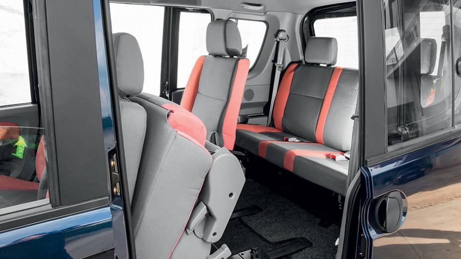 Banco dobrável para chegar à 3ª fileira | <a href="https://beta-develop.quatrorodas.abril.com.br/carros/impressoes/rely-link-1-3-16v-764315.shtml" rel="migration">Leia mais</a> Banco dobrável para chegar à 3ª fileira | <a href="https://beta-develop.quatrorodas.abril.com.br/carros/impressoes/rely-link-1-3-16v-764315.shtml" rel="migration">Leia mais</a>