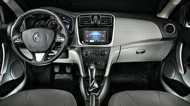 1&ordm; lugar Equipamentos: Logan. Volante tem controles do piloto autom&aacute;tico | <a href="https://beta-develop.quatrorodas.abril.com.br/carros/comparativos/sedas-45-mil-reais-764153.shtml" rel="migration">Leia mais</a>