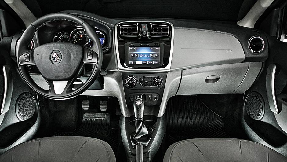 1º lugar Equipamentos: Logan. Volante tem controles do piloto automático | <a href="https://beta-develop.quatrorodas.abril.com.br/carros/comparativos/sedas-45-mil-reais-764153.shtml" rel="migration">Leia mais</a> 1º lugar Equipamentos: Logan. Volante tem controles do piloto automático | <a href="https://beta-develop.quatrorodas.abril.com.br/carros/comparativos/sedas-45-mil-reais-764153.shtml" rel="migration">Leia mais</a>