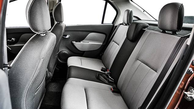 1&ordm; lugar Equipamentos: Logan. Apoios de cabe&ccedil;a ainda atrapalham a visibilidade | <a href="https://beta-develop.quatrorodas.abril.com.br/carros/comparativos/sedas-45-mil-reais-764153.shtml" rel="migration">Leia mais</a>
