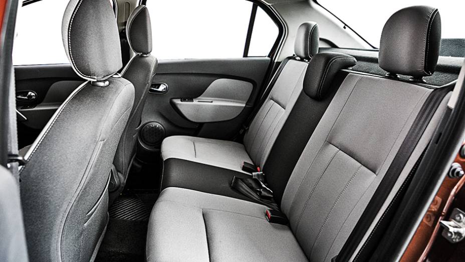 1&ordm; lugar Equipamentos: Logan. Apoios de cabe&ccedil;a ainda atrapalham a visibilidade | <a href="https://beta-develop.quatrorodas.abril.com.br/carros/comparativos/sedas-45-mil-reais-764153.shtml" rel="migration">Leia mais</a>