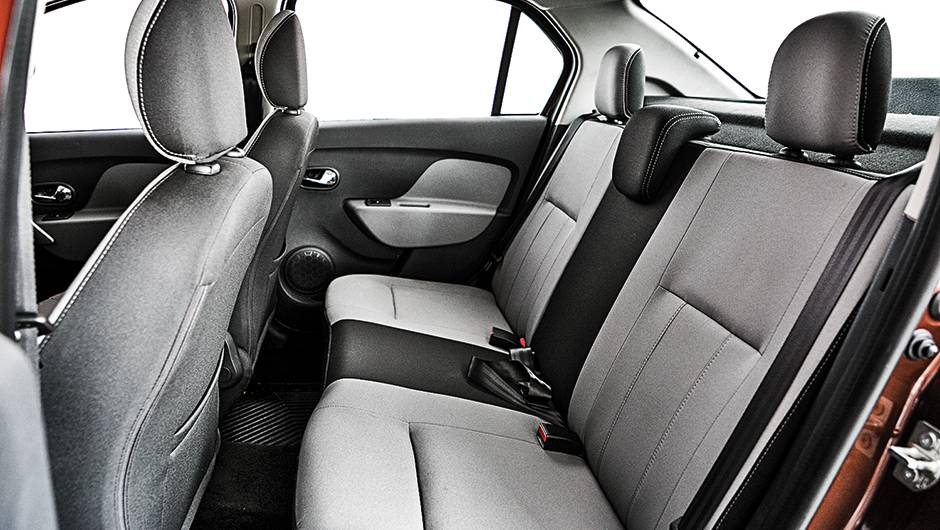 1º lugar Equipamentos: Logan. Apoios de cabeça ainda atrapalham a visibilidade | <a href="https://beta-develop.quatrorodas.abril.com.br/carros/comparativos/sedas-45-mil-reais-764153.shtml" rel="migration">Leia mais</a> 1º lugar Equipamentos: Logan. Apoios de cabeça ainda atrapalham a visibilidade | <a href="https://beta-develop.quatrorodas.abril.com.br/carros/comparativos/sedas-45-mil-reais-764153.shtml" rel="migration">Leia mais</a>