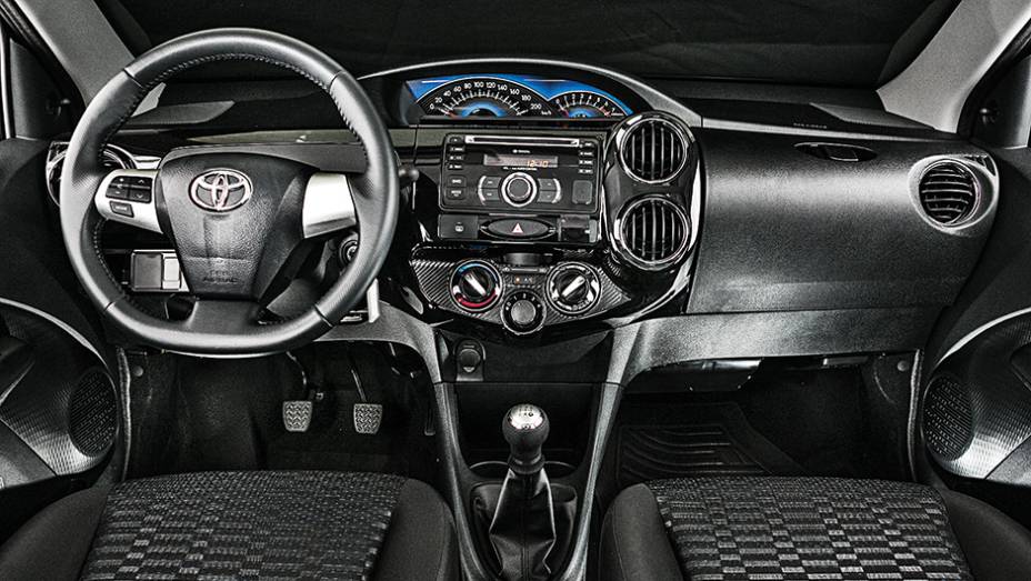 1º lugar Custos: Etios XLS. Volante multifuncional é herança do Corolla XRS | <a href="https://beta-develop.quatrorodas.abril.com.br/carros/comparativos/sedas-45-mil-reais-764153.shtml" rel="migration">Leia mais</a> 1º lugar Custos: Etios XLS. Volante multifuncional é herança do Corolla XRS | <a href="https://beta-develop.quatrorodas.abril.com.br/carros/comparativos/sedas-45-mil-reais-764153.shtml" rel="migration">Leia mais</a>