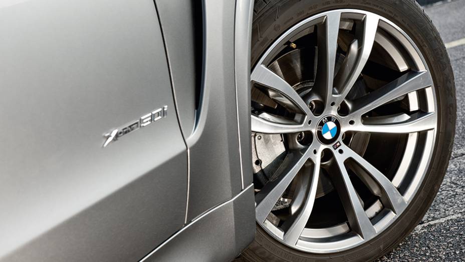 As rodas s&atilde;o aro 20 | <a href="https://beta-develop.quatrorodas.abril.com.br/carros/impressoes/bmw-x5-765445.shtml" rel="migration">Leia mais</a>