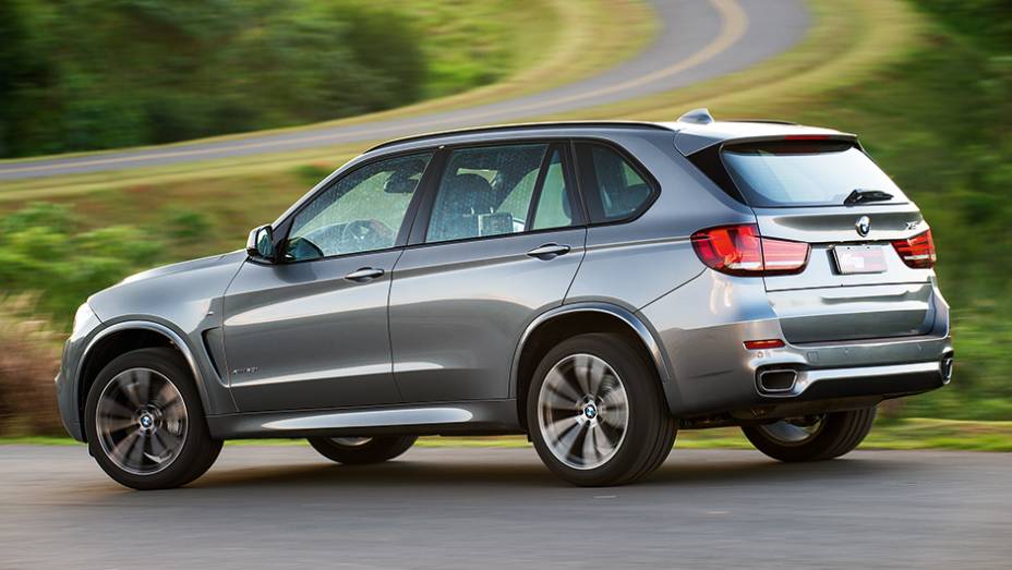 Linhas da segunda gera&ccedil;&atilde;o foram mantidas | <a href="https://beta-develop.quatrorodas.abril.com.br/carros/impressoes/bmw-x5-765445.shtml" rel="migration">Leia mais</a>