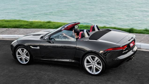 Capota elétrica pode ser rebatida em apenas 12 s | <a href="https://beta-develop.quatrorodas.abril.com.br/carros/comparativos/conversiveis-770669.shtml" rel="migration">Leia mais</a> Capota elétrica pode ser rebatida em apenas 12 s | <a href="https://beta-develop.quatrorodas.abril.com.br/carros/comparativos/conversiveis-770669.shtml" rel="migration">Leia mais</a>
