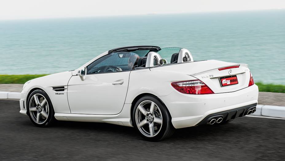 SLK AMG tem visual mais esportivo que as demais versões | <a href="https://beta-develop.quatrorodas.abril.com.br/carros/comparativos/conversiveis-770669.shtml" rel="migration">Leia mais</a> SLK AMG tem visual mais esportivo que as demais versões | <a href="https://beta-develop.quatrorodas.abril.com.br/carros/comparativos/conversiveis-770669.shtml" rel="migration">Leia mais</a>