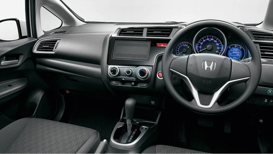 O carro avaliado no Jap&atilde;o tinha volante do lado direito | <a href="https://beta-develop.quatrorodas.abril.com.br/carros/impressoes/honda-fit-765447.shtml" rel="migration">Leia mais</a>