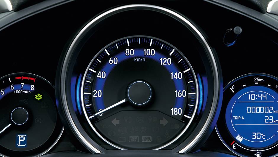 Iluminação azul mantém a identidade visual com outros modelos da marca japonesa | <a href="https://beta-develop.quatrorodas.abril.com.br/carros/impressoes/honda-fit-765447.shtml" rel="migration">Leia mais</a> Iluminação azul mantém a identidade visual com outros modelos da marca japonesa | <a href="https://beta-develop.quatrorodas.abril.com.br/carros/impressoes/honda-fit-765447.shtml" rel="migration">Leia mais</a>