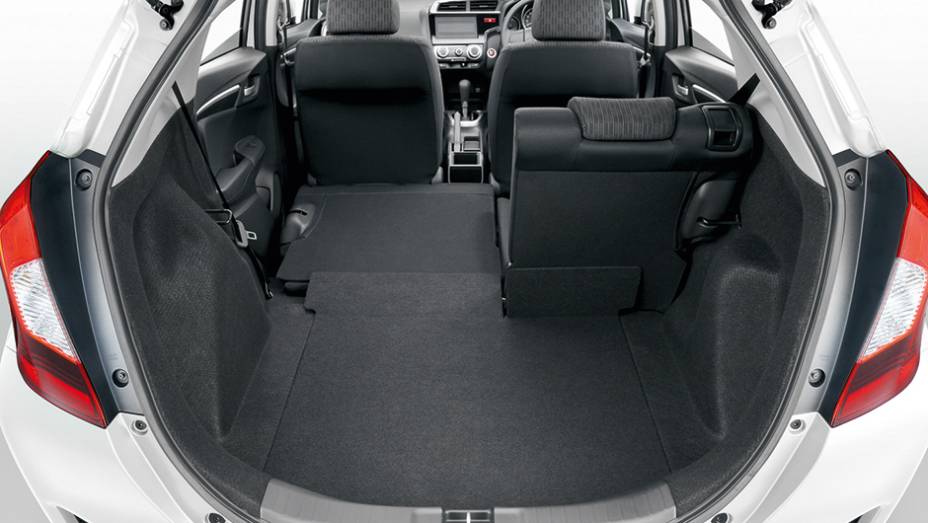 Fit manteve a grande modularidade interna dos bancos | <a href="https://beta-develop.quatrorodas.abril.com.br/carros/impressoes/honda-fit-765447.shtml" rel="migration">Leia mais</a> Fit manteve a grande modularidade interna dos bancos | <a href="https://beta-develop.quatrorodas.abril.com.br/carros/impressoes/honda-fit-765447.shtml" rel="migration">Leia mais</a>