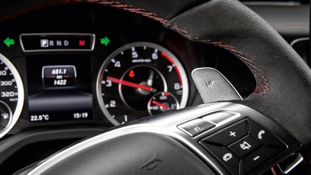 permitem trocas sem tirar as mãos do volante | <a href="https://beta-develop.quatrorodas.abril.com.br/carros/testes/mercedes-benz-a45-amg-772357.shtml" rel="migration">Leia mais</a>
permitem trocas sem tirar as mãos do volante | <a href="https://beta-develop.quatrorodas.abril.com.br/carros/testes/mercedes-benz-a45-amg-772357.shtml" rel="migration">Leia mais</a>