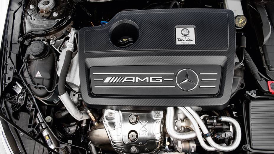 Turbo refrigerado a ar e água | <a href="https://beta-develop.quatrorodas.abril.com.br/carros/testes/mercedes-benz-a45-amg-772357.shtml" rel="migration">Leia mais</a> Turbo refrigerado a ar e água | <a href="https://beta-develop.quatrorodas.abril.com.br/carros/testes/mercedes-benz-a45-amg-772357.shtml" rel="migration">Leia mais</a>