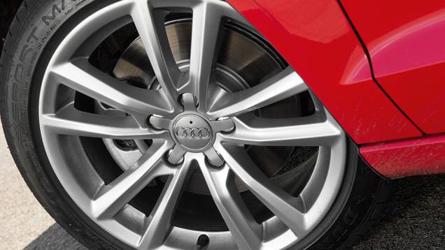 Rodas de liga de 17 polegadas são de série | <a href="https://beta-develop.quatrorodas.abril.com.br/carros/testes/audi-a3-sedan-771657.shtml" rel="migration">Leia mais</a> Rodas de liga de 17 polegadas são de série | <a href="https://beta-develop.quatrorodas.abril.com.br/carros/testes/audi-a3-sedan-771657.shtml" rel="migration">Leia mais</a>