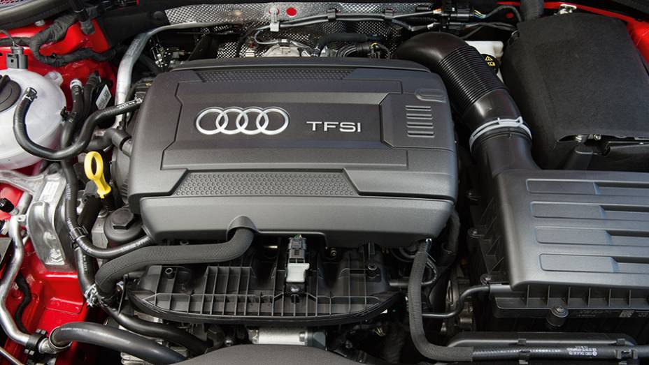 Motor 1.8 TFSI a gasolina conta com oito bicos injetores | <a href="https://beta-develop.quatrorodas.abril.com.br/carros/testes/audi-a3-sedan-771657.shtml" rel="migration">Leia mais</a>