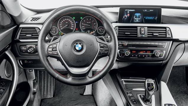 Tela central de alta resolução de 8,8 polegadas | <a href="https://beta-develop.quatrorodas.abril.com.br/carros/impressoes/bmw-328i-gt-771569.shtml" rel="migration">Leia mais</a> Tela central de alta resolução de 8,8 polegadas | <a href="https://beta-develop.quatrorodas.abril.com.br/carros/impressoes/bmw-328i-gt-771569.shtml" rel="migration">Leia mais</a>