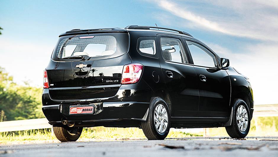 Rodas de liga leve equipam a versão LTZ | <a href="https://beta-develop.quatrorodas.abril.com.br/carros/comparativos/dossie-sete-lugares-120-mil-reais-772708.shtml" rel="migration">Leia mais</a> Rodas de liga leve equipam a versão LTZ | <a href="https://beta-develop.quatrorodas.abril.com.br/carros/comparativos/dossie-sete-lugares-120-mil-reais-772708.shtml" rel="migration">Leia mais</a>