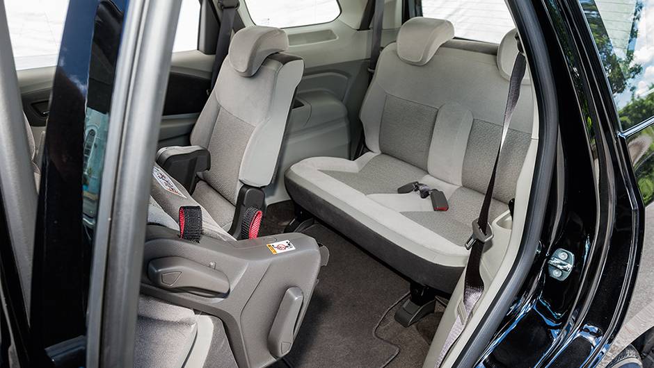 Banco dobrável rouba espaço do porta-malas | <a href="https://beta-develop.quatrorodas.abril.com.br/carros/comparativos/dossie-sete-lugares-120-mil-reais-772708.shtml" rel="migration">Leia mais</a> Banco dobrável rouba espaço do porta-malas | <a href="https://beta-develop.quatrorodas.abril.com.br/carros/comparativos/dossie-sete-lugares-120-mil-reais-772708.shtml" rel="migration">Leia mais</a>