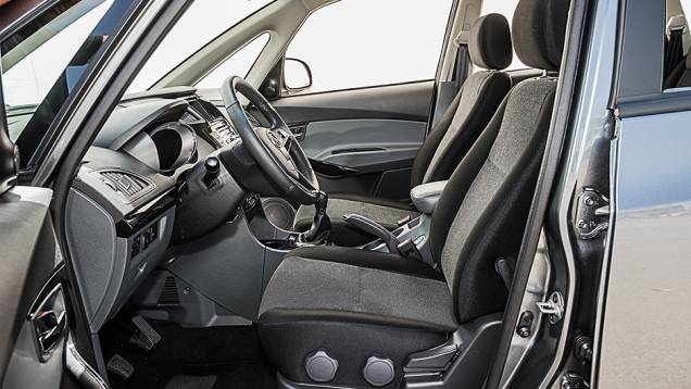 Ajuste manuais de altura e inclinação | <a href="https://beta-develop.quatrorodas.abril.com.br/carros/comparativos/dossie-sete-lugares-120-mil-reais-772708.shtml" rel="migration">Leia mais</a> Ajuste manuais de altura e inclinação | <a href="https://beta-develop.quatrorodas.abril.com.br/carros/comparativos/dossie-sete-lugares-120-mil-reais-772708.shtml" rel="migration">Leia mais</a>