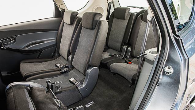 Bancos traseiros individuais podem ser retirados da cabine | <a href="https://beta-develop.quatrorodas.abril.com.br/carros/comparativos/dossie-sete-lugares-120-mil-reais-772708.shtml" rel="migration">Leia mais</a> Bancos traseiros individuais podem ser retirados da cabine | <a href="https://beta-develop.quatrorodas.abril.com.br/carros/comparativos/dossie-sete-lugares-120-mil-reais-772708.shtml" rel="migration">Leia mais</a>